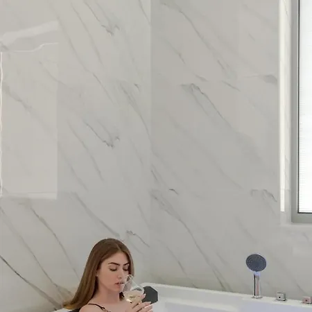Xsuites Aparthotel 5*